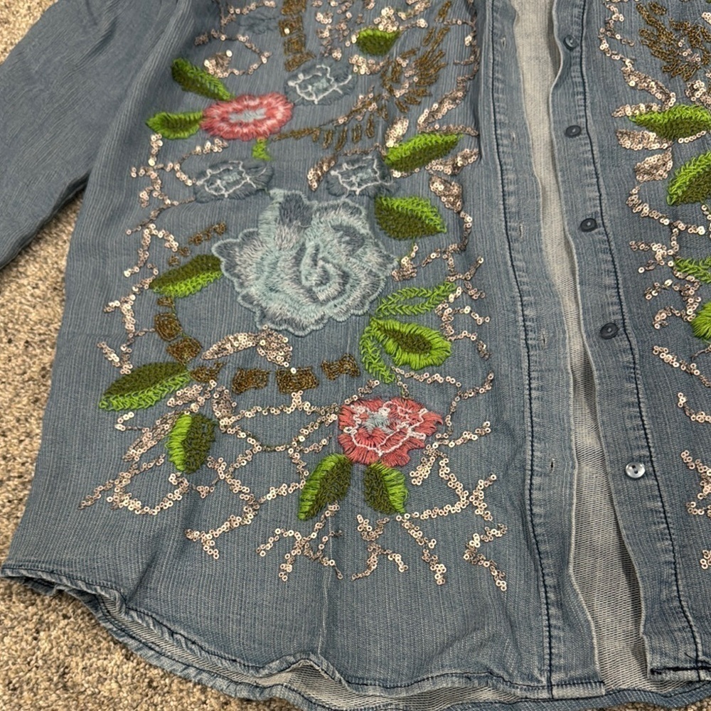 Embroidered Denim Shirt with Floral Design - Picture 3 of 7